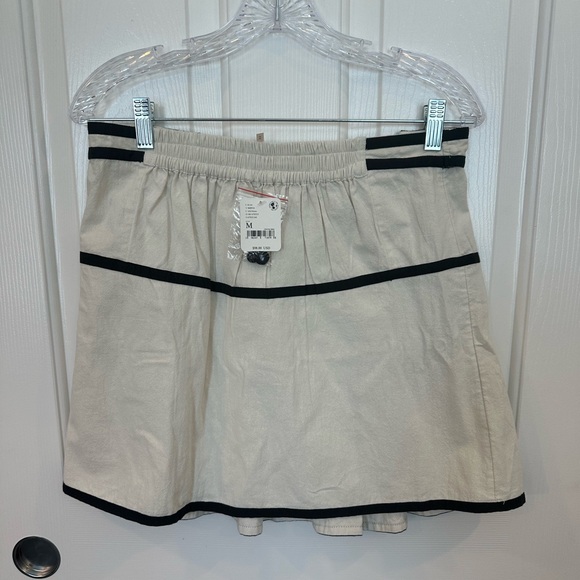 ✨FREE PEOPLE CREAM AND BLACK PLEATED SKIRT✨ - Picture 6 of 7